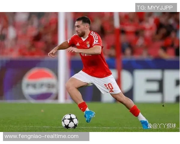 友谊赛精彩对决本菲卡与巴黎圣日耳曼战成平局引发全场热烈反响